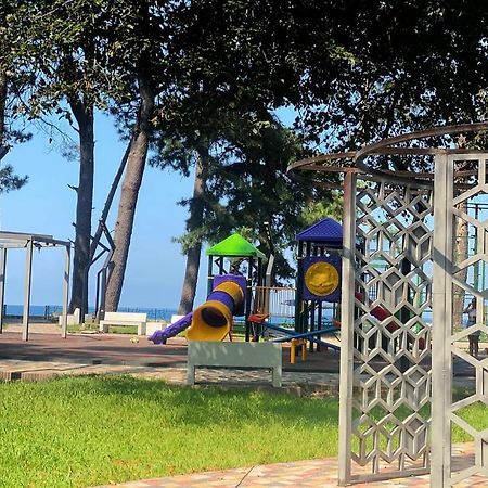 Guest House Kobuleti On Aghmashenebeli Luaran gambar
