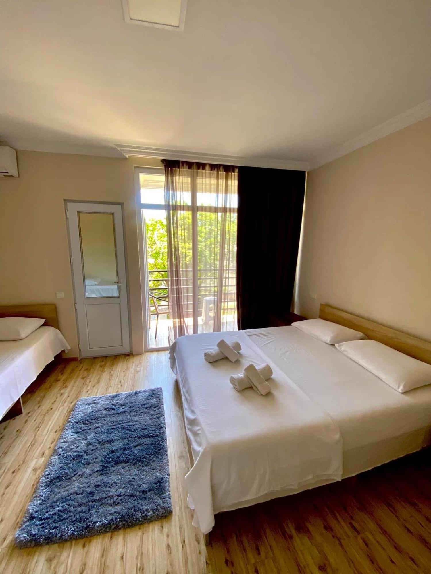 Guest House Kobuleti On Aghmashenebeli Luaran gambar